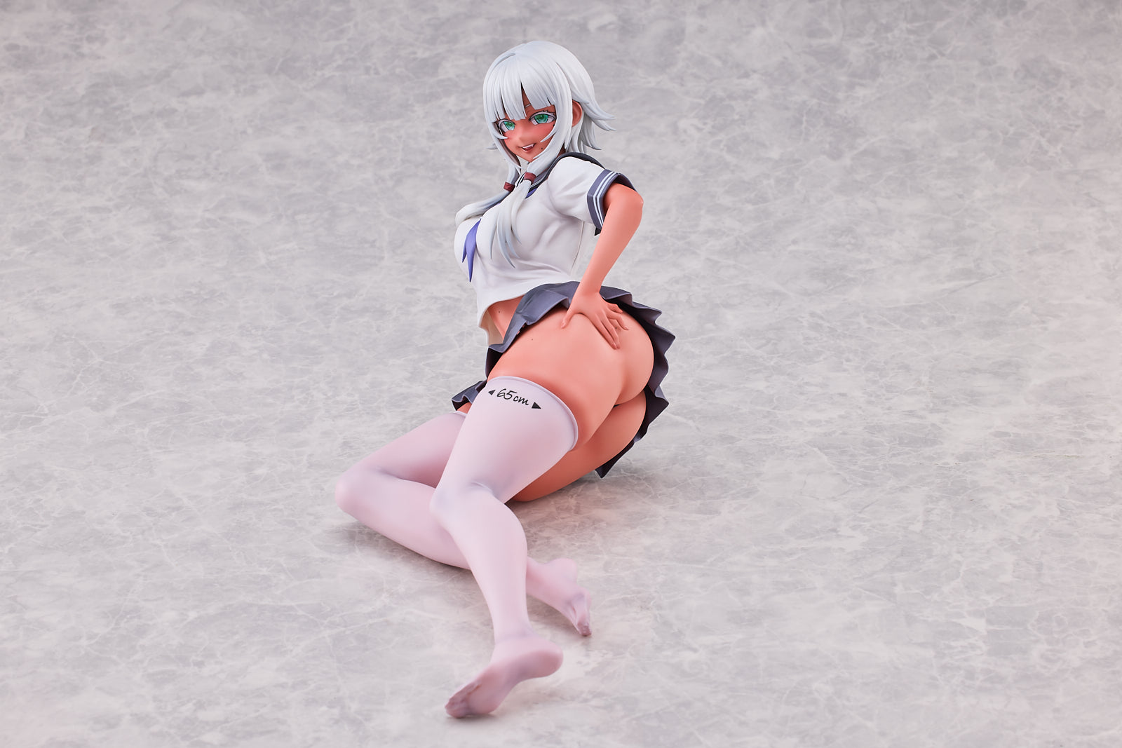 World Where the Thickness of a Girl's Thighs is Equal to Her Social Status Raura Aiza & Iroha Shishikura 1/5 Scale Figure
