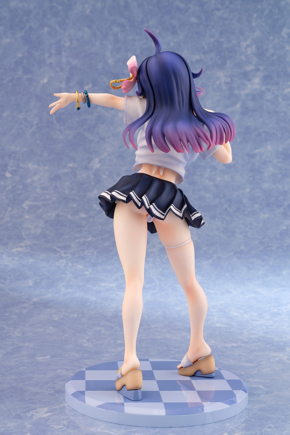 Amazon.com: Good Smile Company Senki Zesshou Symphogear AXZ: Chris Yukine  (Lovely Sweater Style) 1:7 Scale Figure : Toys & Games